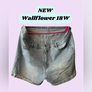 Wallflower Stretch Jean Shorts Size 18 NWOT